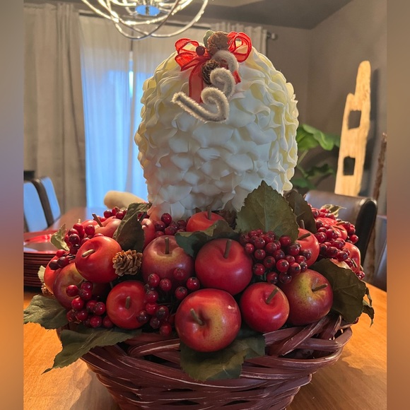 Vintage XL Artisan Rose Petal Christmas Pig in festive basket Faux Floral - Picture 6 of 16